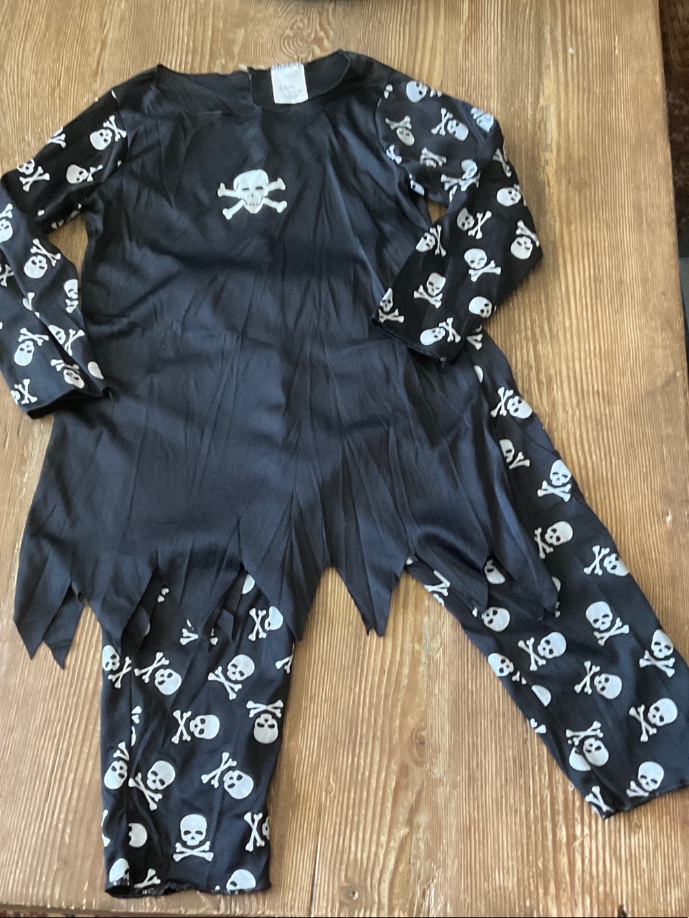 Black Skull pirate child’s two-Piece costume no belt